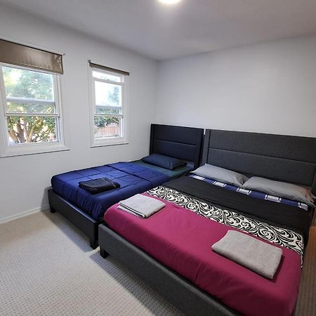 Square One Mississauga Suite- Attached Bathroom, Walking Transit & Plaza Buitenkant foto