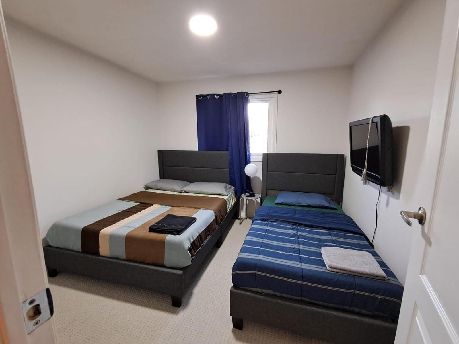 Square One Mississauga Suite- Attached Bathroom, Walking Transit & Plaza Buitenkant foto